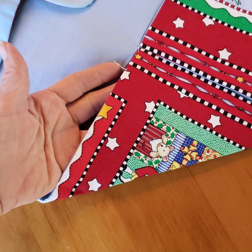 Elf on a Shelf Table Runner and 4 Placemats - Picture 7 of 8